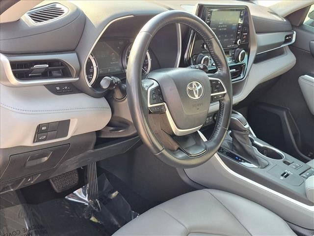 Certified 2022 Toyota Highlander XLE FWD image 9