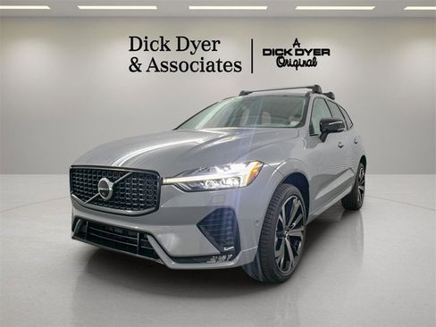 New 2025 Volvo XC60 B5 Ultra w/ Climate Package image 8