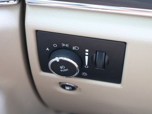 Used 2020 Jeep Grand Cherokee Limited w/ Luxury Group II RWD image 22