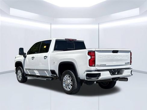 Used 2025 Chevrolet Silverado 3500 High Country w/ High Country Premium Package AWD/4WD image 5