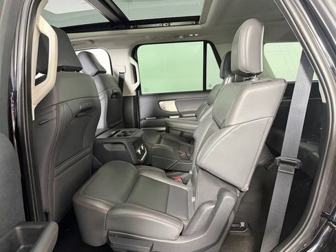Used 2025 Ford Expedition Active AWD/4WD image 23