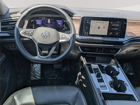 Used 2024 Volkswagen Atlas SEL AWD/4WD image 19
