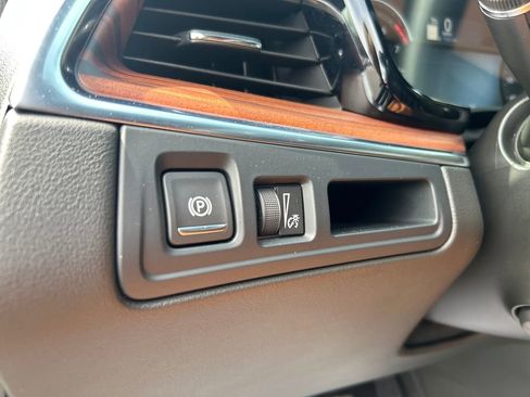 Certified 2023 Cadillac XT5 Premium Luxury w/ LPO, Floor Liner Package AWD/4WD image 25