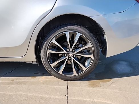 Used 2017 Toyota Corolla SE image 16