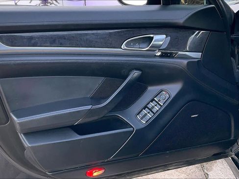 Used 2016 Porsche Panamera S image 22