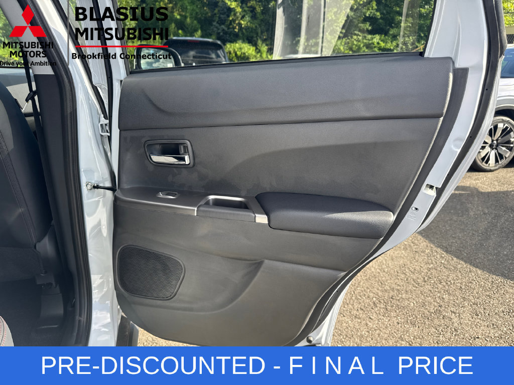 Used 2025 Mitsubishi Outlander Sport SE AWD/4WD image 25