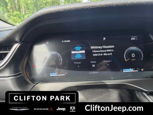 Used 2023 Jeep Grand Cherokee Laredo w/ Luxury Tech Group I AWD/4WD image 24