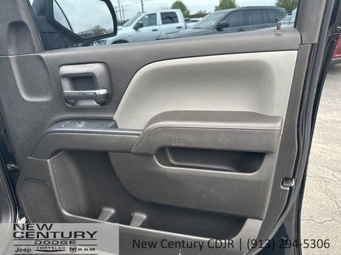 Used 2017 Chevrolet Silverado 1500 Custom w/ Custom Convenience Package AWD/4WD image 12