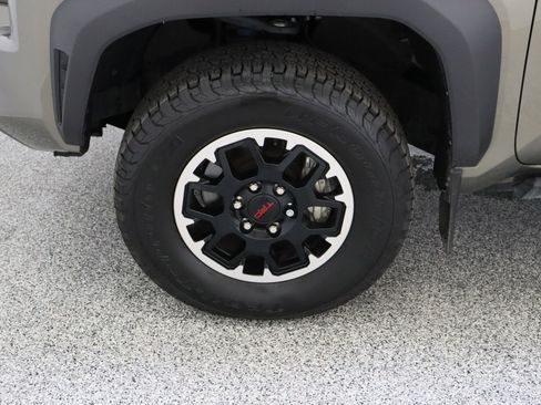 Certified 2024 Toyota Tacoma TRD Off-Road AWD/4WD image 11