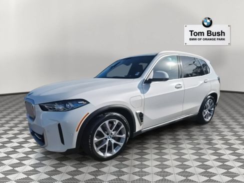 Certified 2025 BMW X5 xDrive50e w/ Premium Package image 2