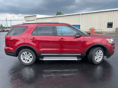 Used 2018 Ford Explorer XLT w/ Equipment Group 202A AWD/4WD image 9