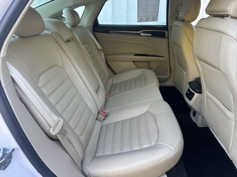 Used 2016 Ford Fusion SE w/ Equipment Group 202A FWD image 11