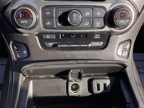 Used 2020 Chevrolet Suburban Premier image 29