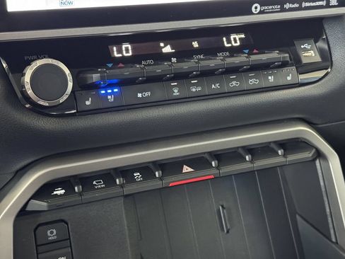 Used 2022 Toyota Tundra Limited AWD/4WD image 14