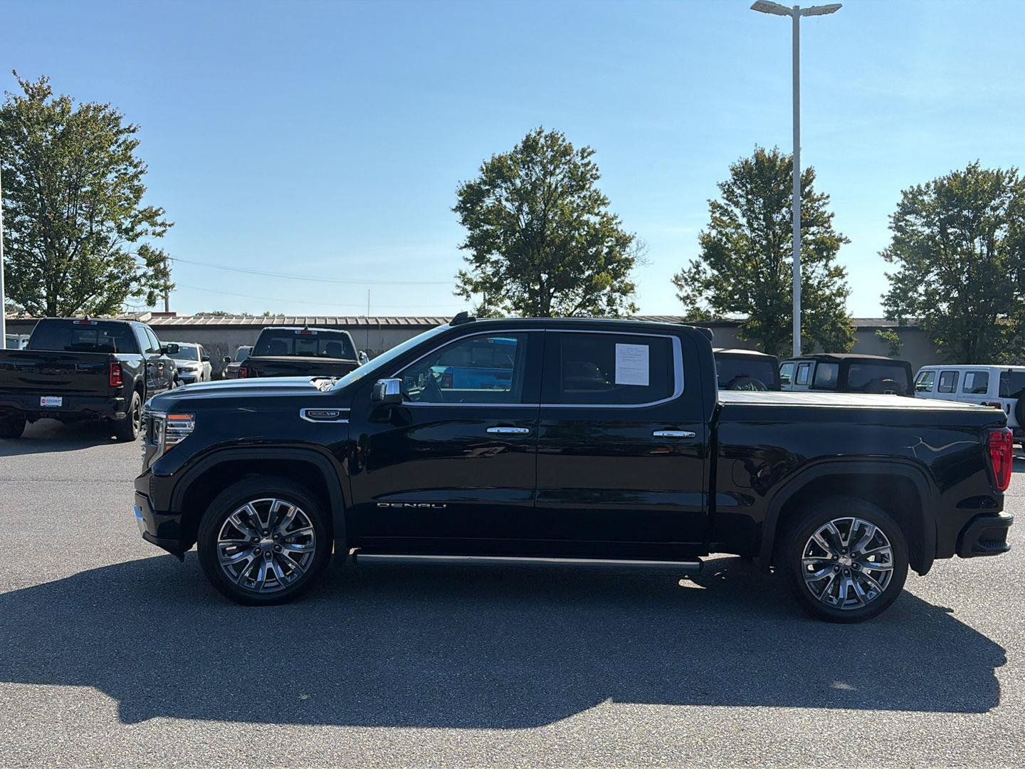 Used 2023 GMC Sierra 1500 Denali w/ Denali Reserve Package AWD/4WD image 2