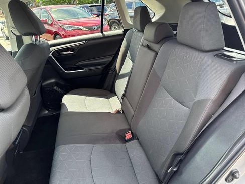Used 2025 Toyota RAV4 XLE AWD/4WD image 35