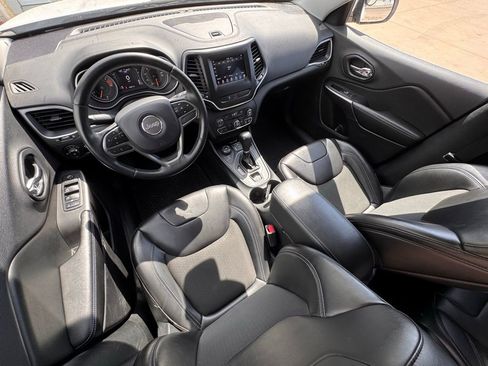 Used 2019 Jeep Cherokee Latitude Plus w/ Comfort/Convenience Group AWD/4WD image 11