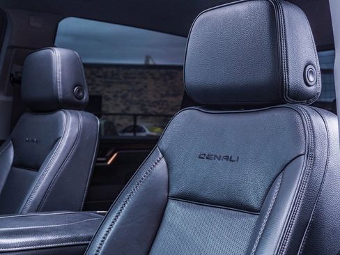 Used 2024 GMC Sierra 2500 Denali w/ Denali Reserve Package image 23