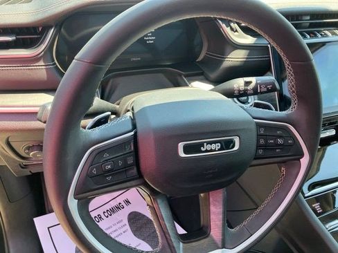 Certified 2023 Jeep Grand Cherokee Limited w/ Black Appearance Package AWD/4WD image 10