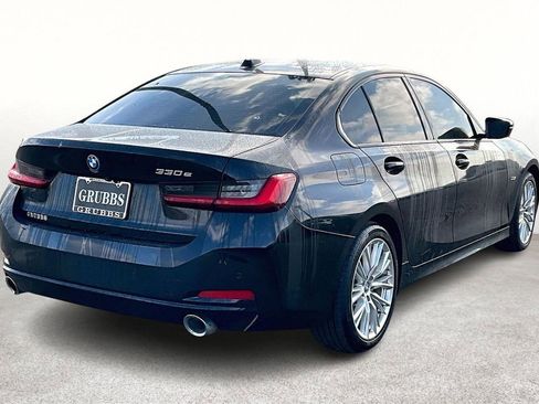 Used 2023 BMW 330e image 2