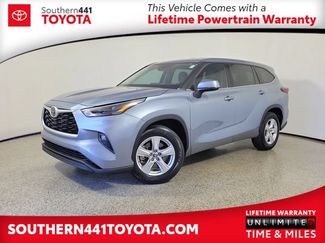 Used 2022 Toyota Highlander LE FWD video 1