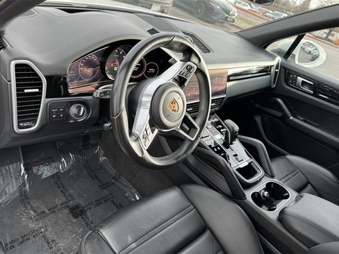 Used 2023 Porsche Cayenne Platinum Edition image 17