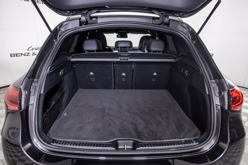 Used 2025 Mercedes-Benz GLC 300 4MATIC w/ AMG Line image 8