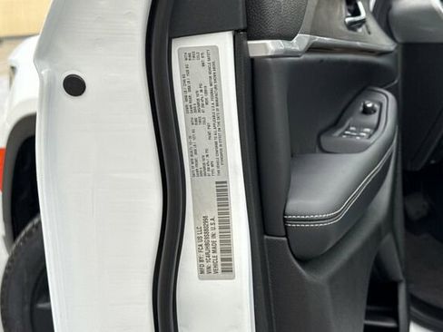 New 2025 Jeep Grand Cherokee Limited image 25