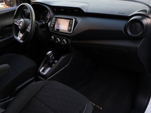Used 2022 Nissan Kicks S image 11