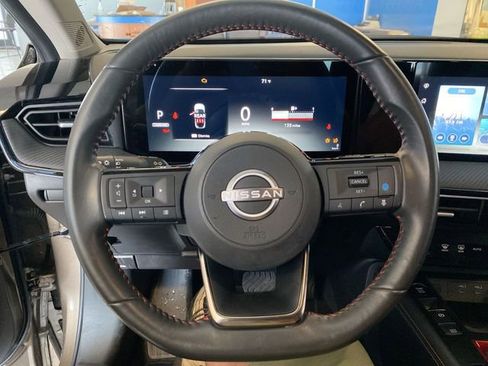 Used 2025 Nissan Kicks SR AWD/4WD image 14