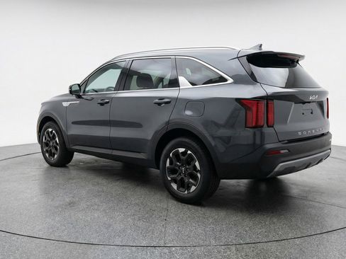 Used 2024 Kia Sorento S image 6