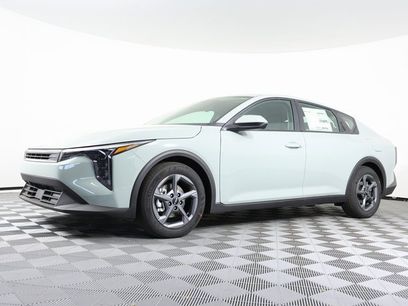 New 2025 Kia K4 LXS