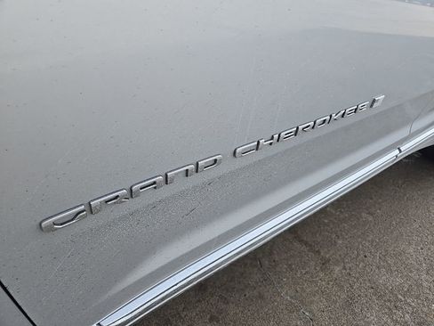 Used 2025 Jeep Grand Cherokee Summit AWD/4WD image 16