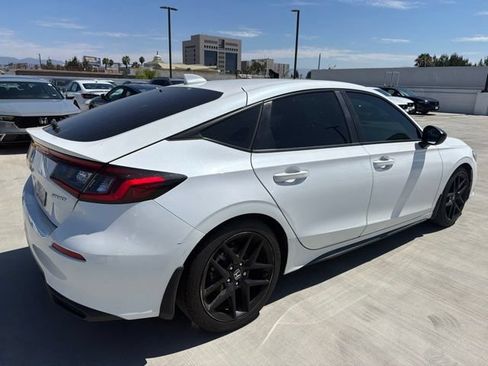 Used 2022 Honda Civic Sport image 2