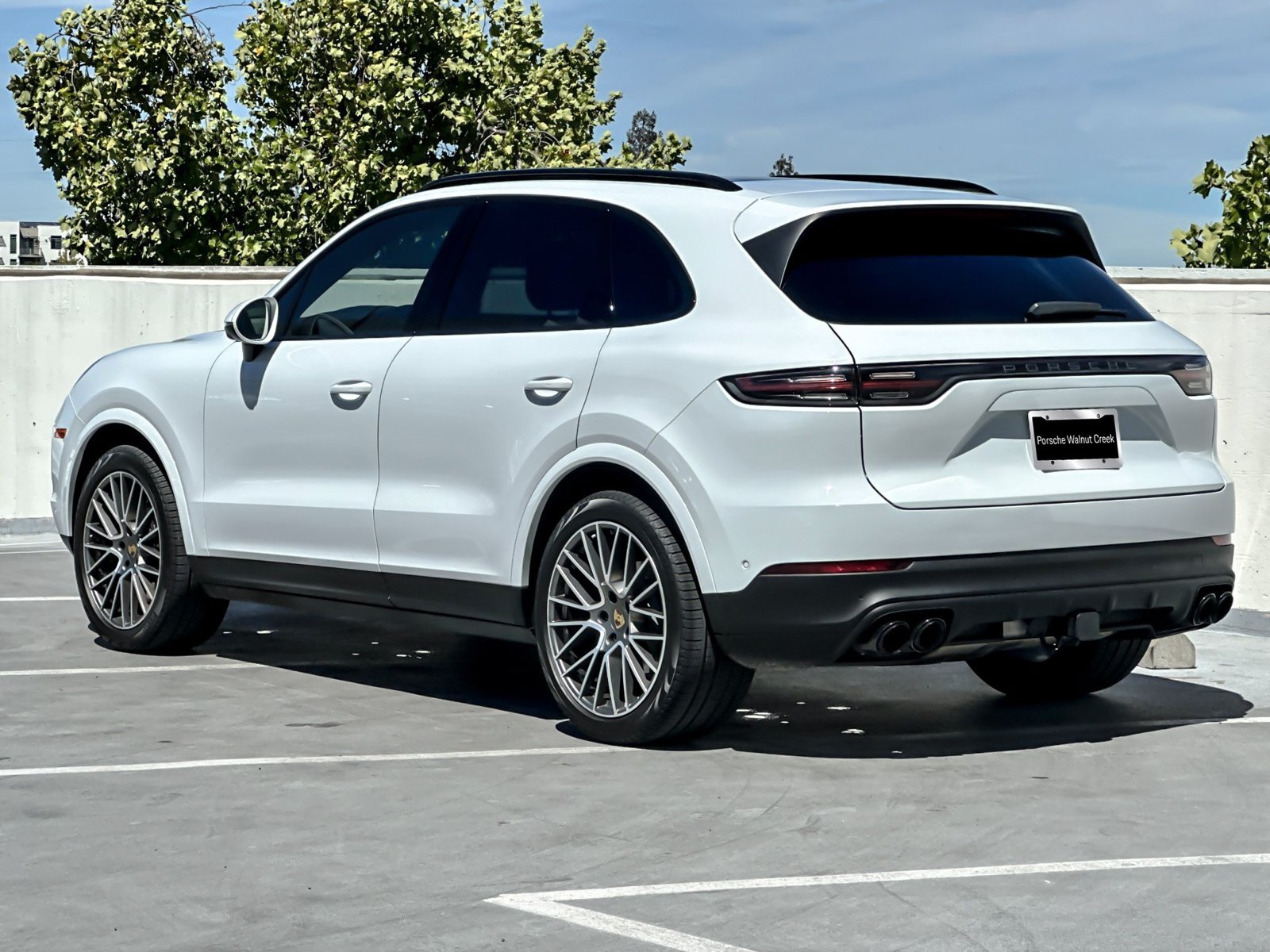 Used 2023 Porsche Cayenne Platinum Edition AWD/4WD image 4