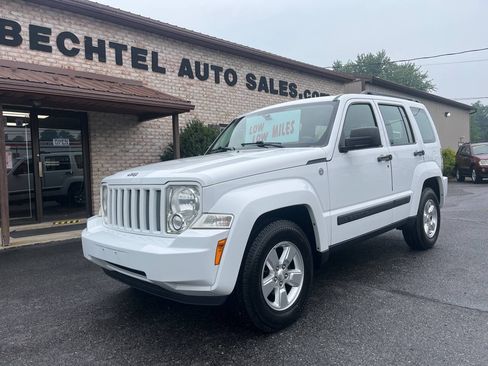Used 2012 Jeep Liberty Sport AWD/4WD image 2