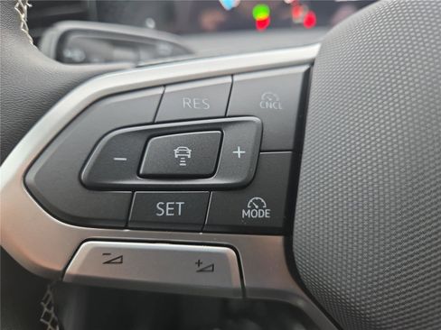 New 2026 Volkswagen Tiguan SE image 16