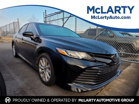 Used 2020 Toyota Camry LE image 1