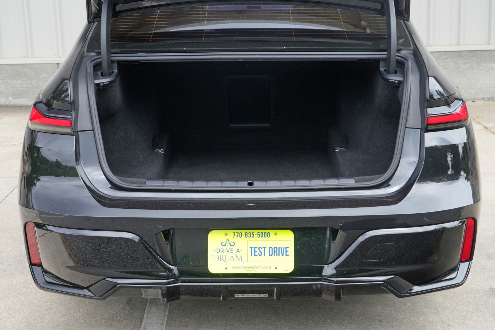 Used 2023 BMW 740i w/ Parking Assistance Package RWD image 10
