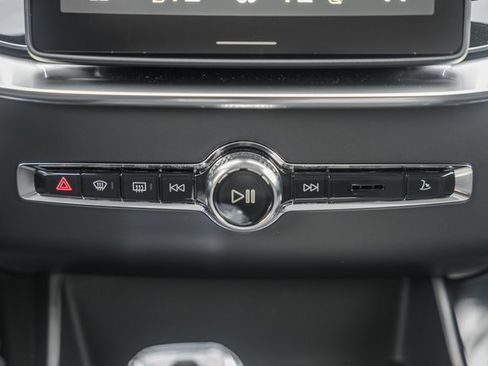 New 2026 Volvo XC90 B6 Plus w/ Protection Package Premier image 23