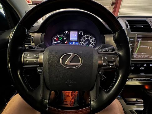 Used 2017 Lexus GX 460 image 17