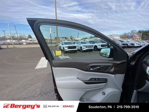 Used 2018 GMC Acadia SLT image 24