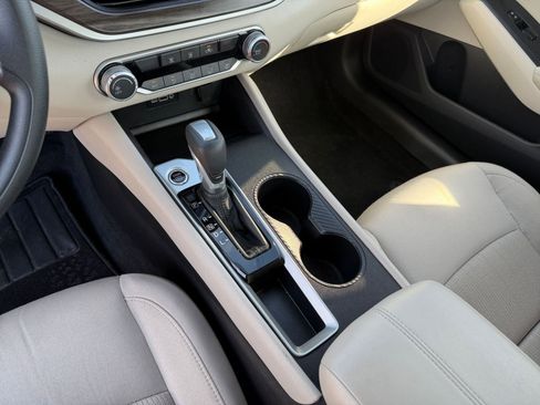 Used 2025 Nissan Altima 2.5 SV image 40