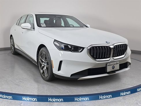 Used 2026 BMW 530i xDrive w/ Premium Package image 4