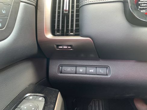 Used 2025 Nissan Pathfinder Platinum AWD/4WD image 22