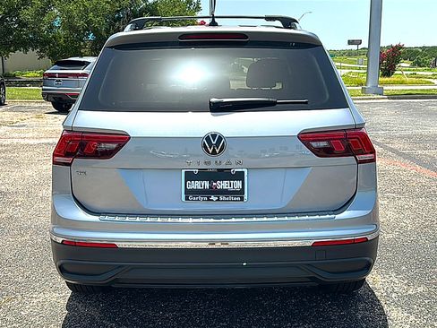 Used 2023 Volkswagen Tiguan SE FWD image 7