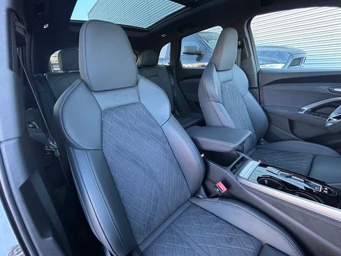 Used 2025 Audi SQ5 Premium Plus w/ Premium Plus Package image 52