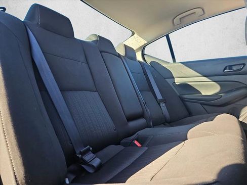 Used 2025 Nissan Altima 2.5 SV image 17