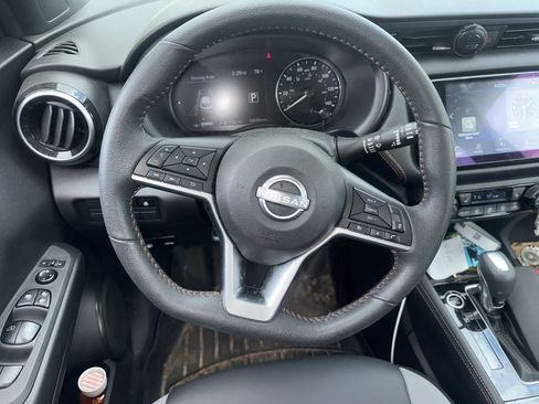 Used 2024 Nissan Kicks SR w/ SR Premium Package image 8