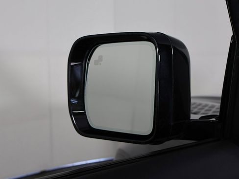 Used 2024 Land Rover Defender 110 SE image 37